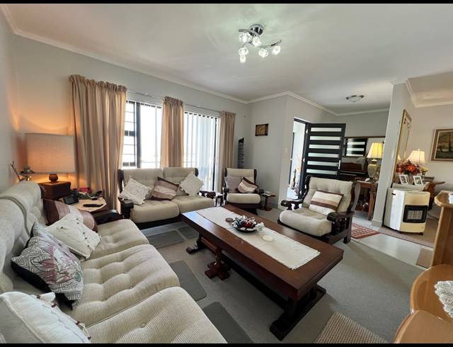 3 BEDROOM FREEHOLD FOR SALE IN JEFFREYS BAY CENTRAL